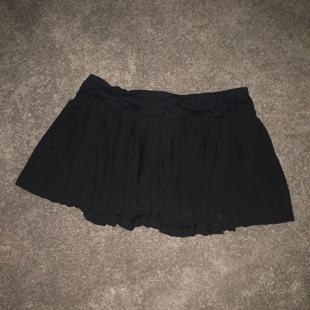 Pleated black lululemon skort